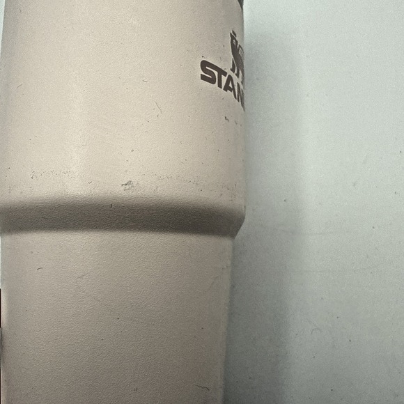 Stanley 20 OZ,  Tumbler light pink with lid and straw Stanley Insulated Tumbler - Picture 4 of 11